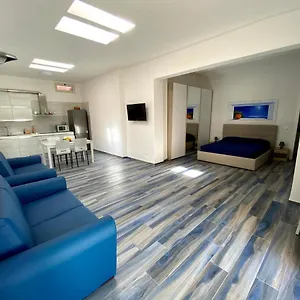 https://appartamenti-acquazzurra.it-tuscanyhotel.com