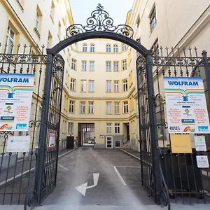 Apartment Margareten Long, Vienna